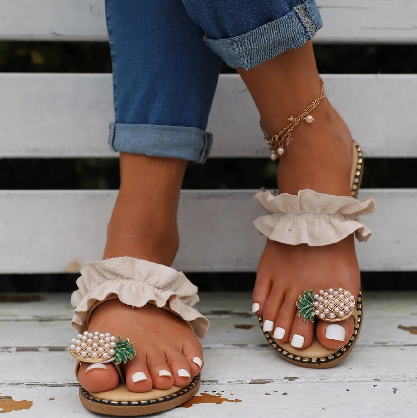 Faux Pearl & Pineapple Decor Toe Post Thong Sandals