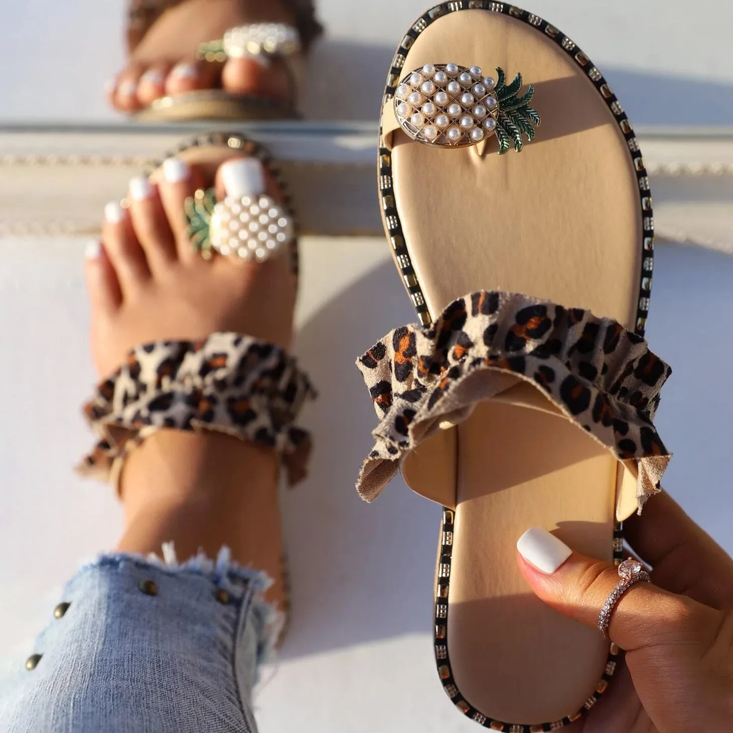 Faux Pearl & Pineapple Decor Toe Post Thong Sandals